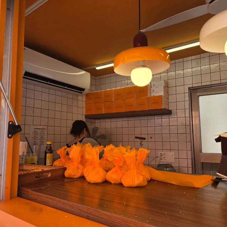 Tareudang takeaway counter