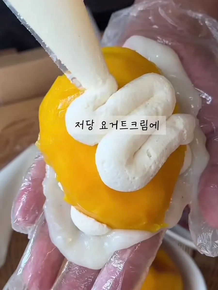 Tareudang fruit mochi found in Hwangridan-gil