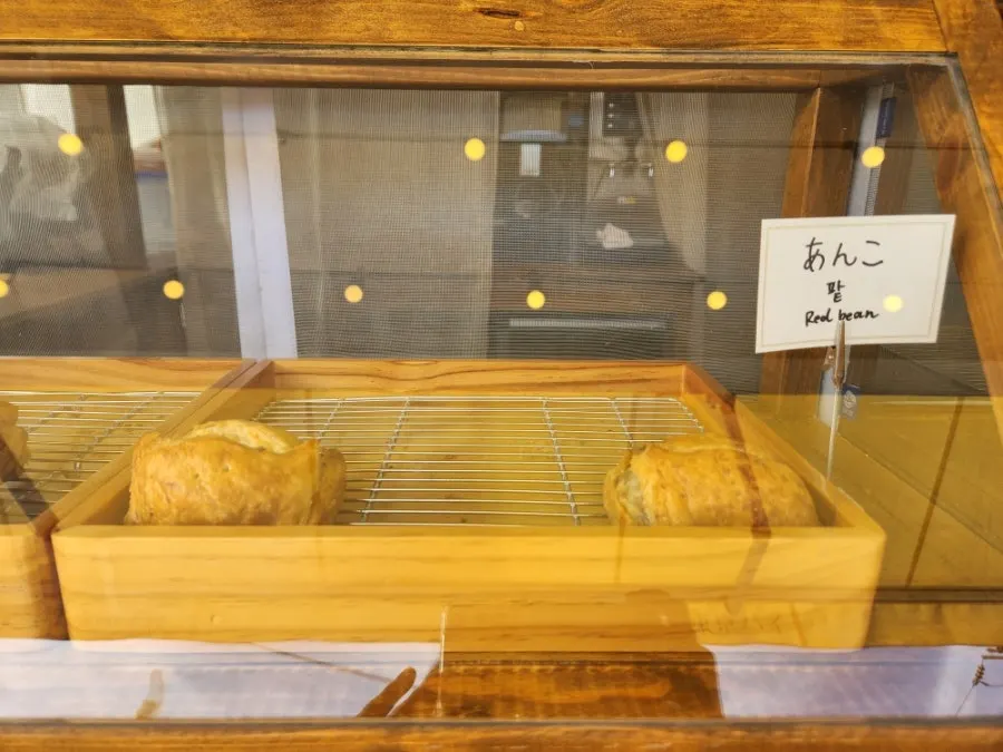 Sign listing chocolate, red bean, and apple flavors