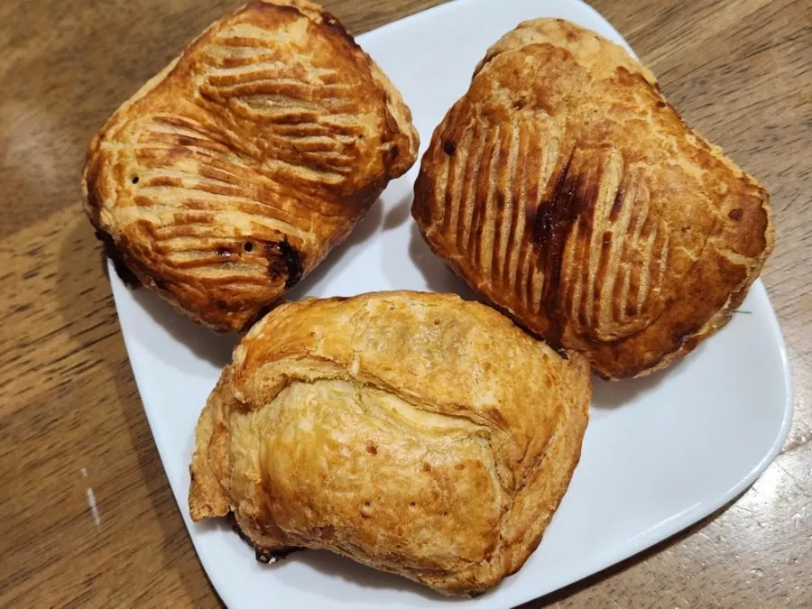 Close-up of the pastry shell of Tokyo Pie
