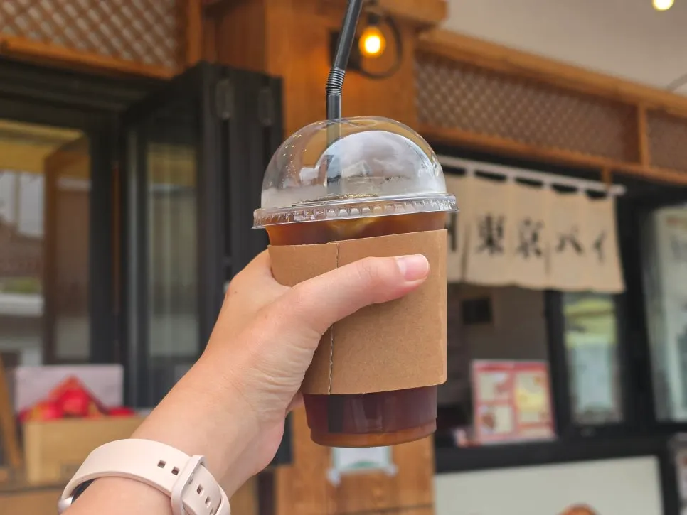 Americano served alongside the pie