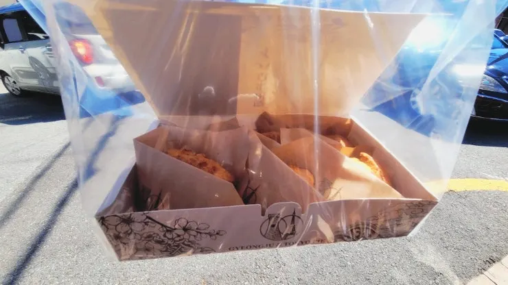 Gyeongju Tokyo Pie's 6-pie gift box packaging