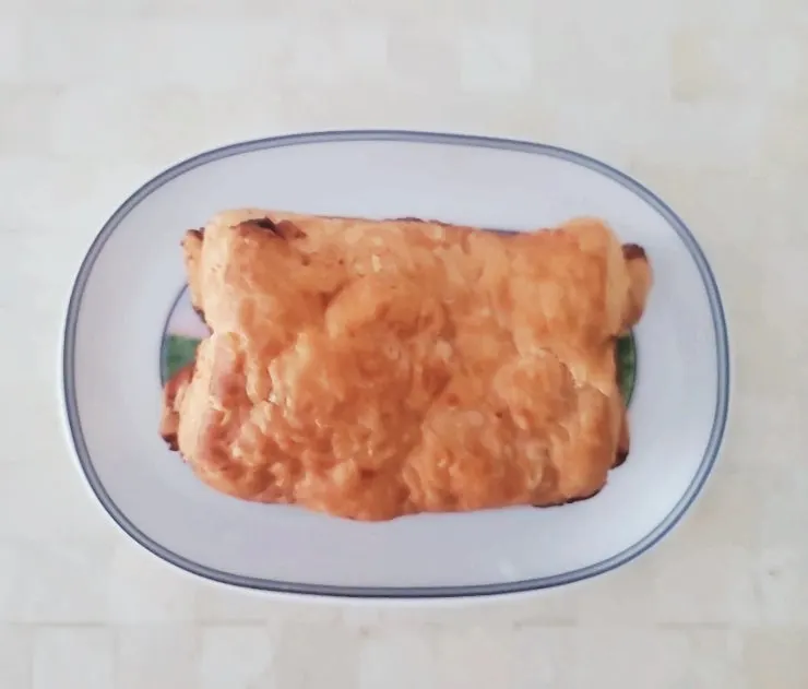 Cross-section of the red bean pie with domestic red bean paste