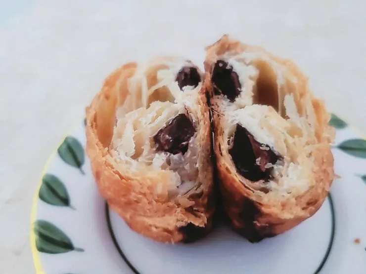 Cross-section of the chocolat pie with rich chocolate filling