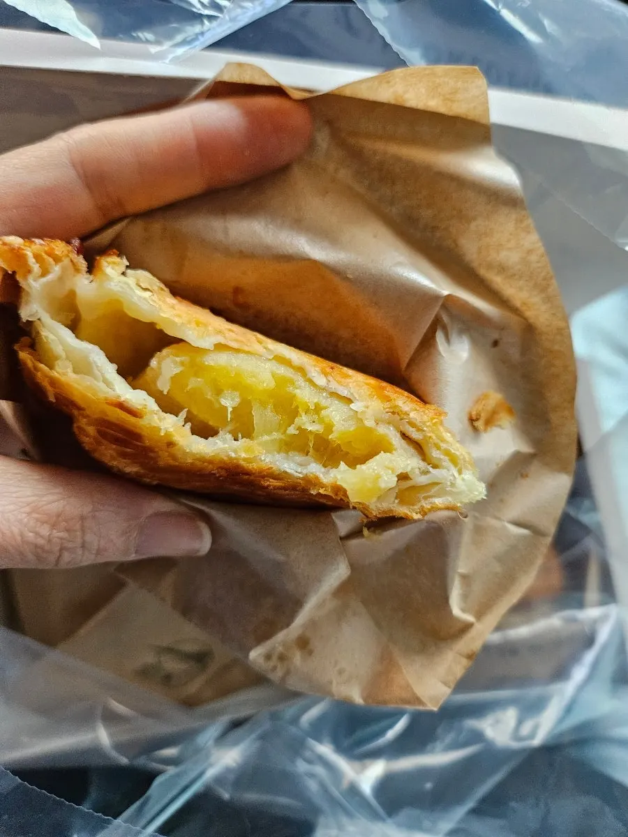 겹겹이 쌓인 바삭한 파이지
