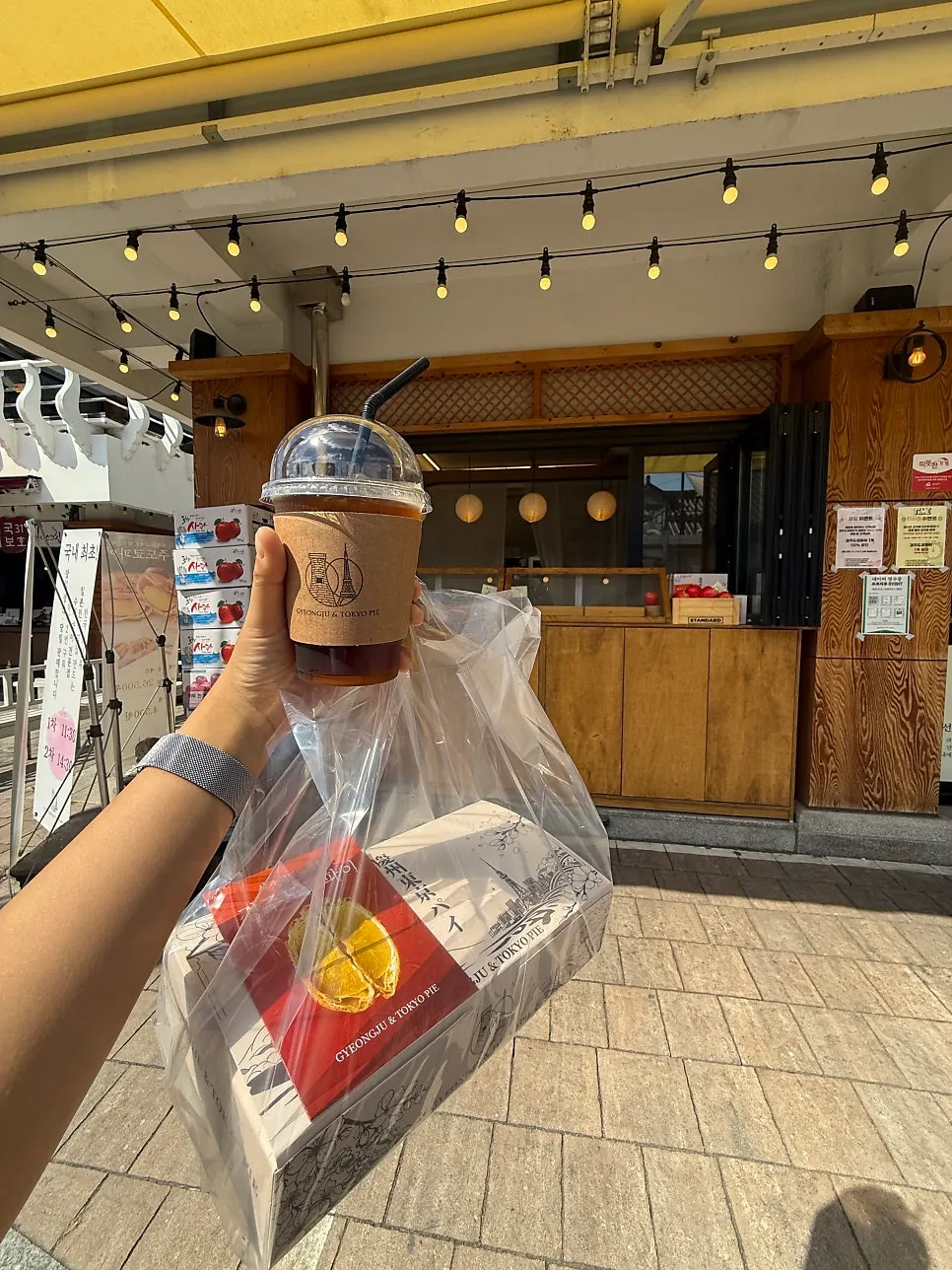 매장에 붙은 이벤트 안내 게시물