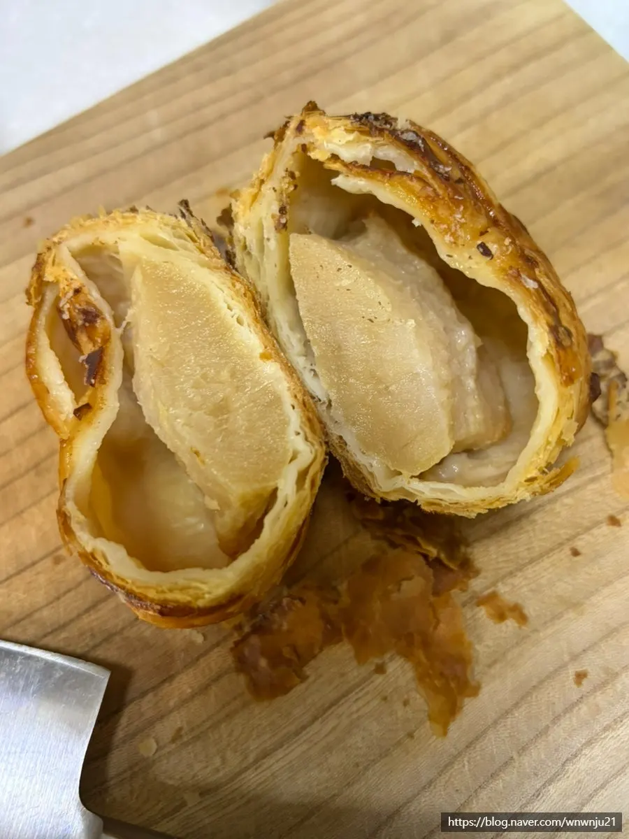 Gyeongju Tokyo Pie apple pie with a whole apple inside