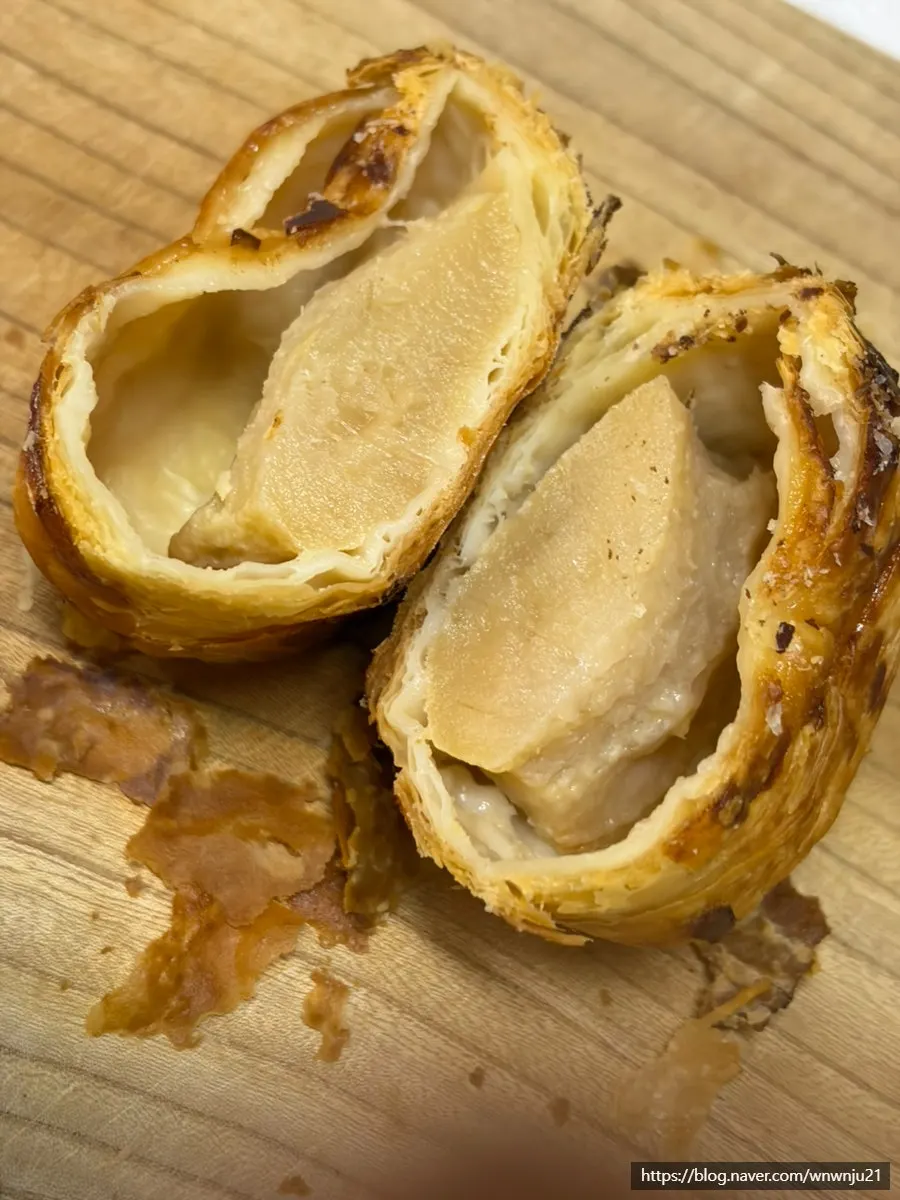 Cross-section of the apple pie showing its flaky layers