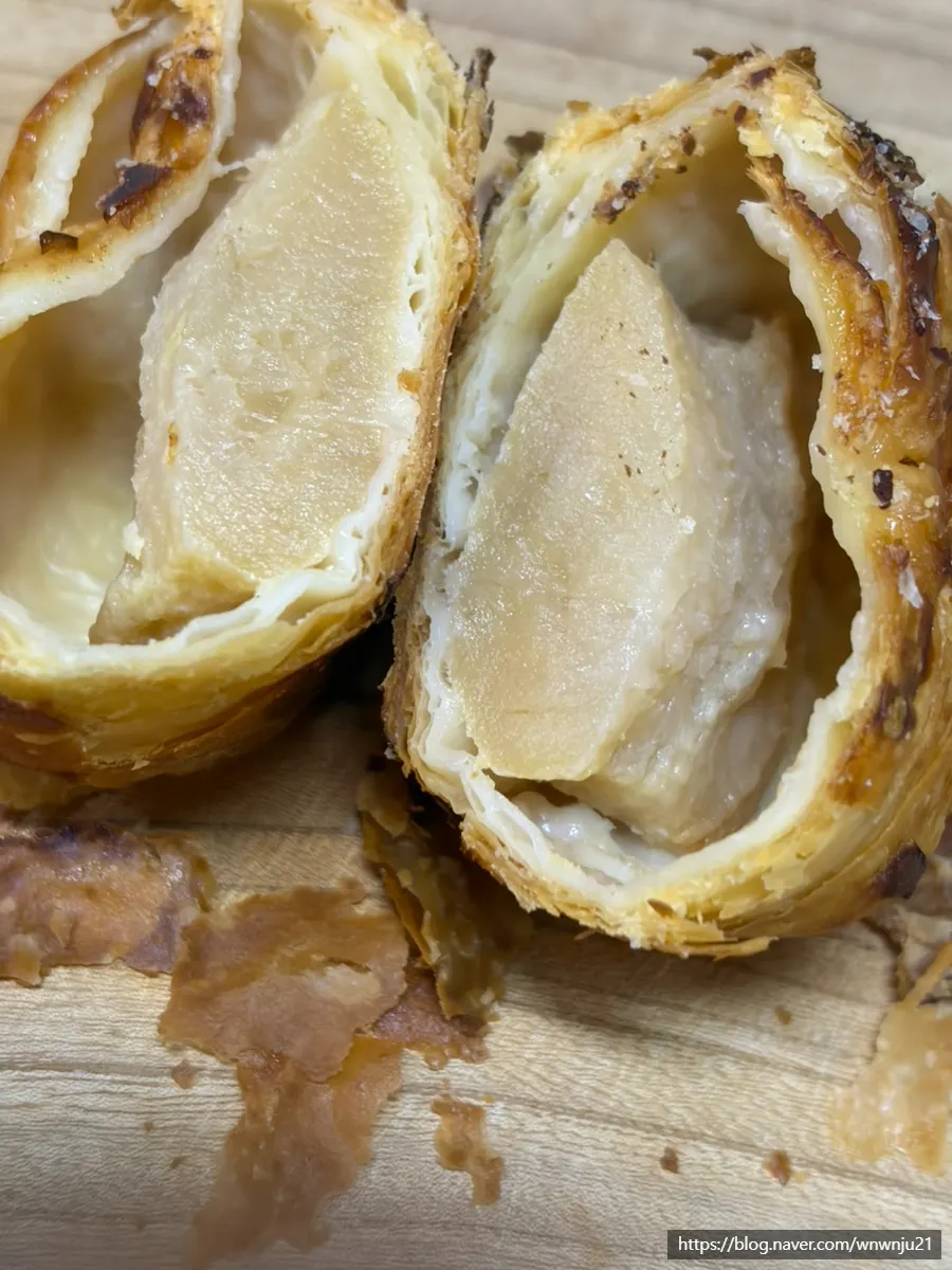 Cross-section of the whole apple inside the apple pie
