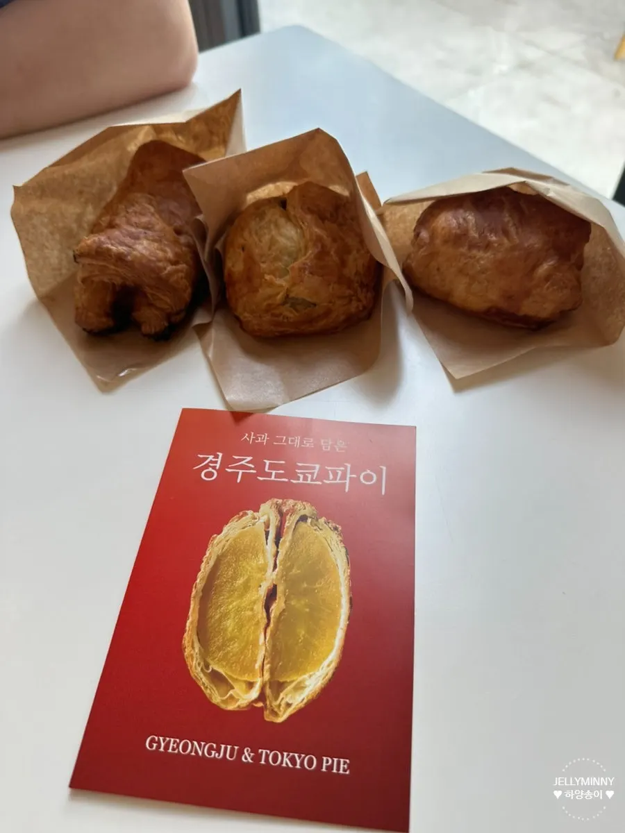 갓 구워 나온 사과파이