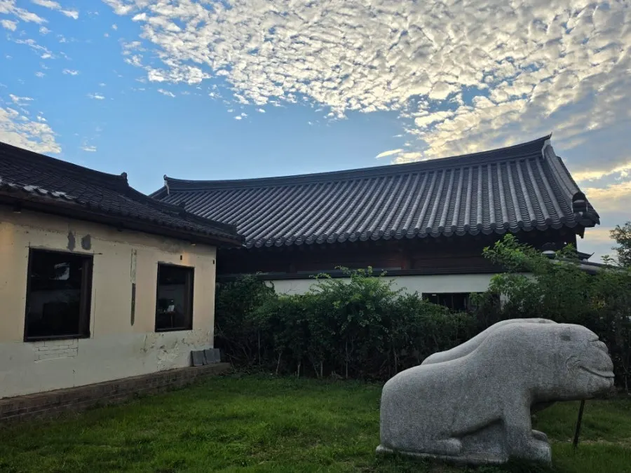 Interior space among traditional Korean houses