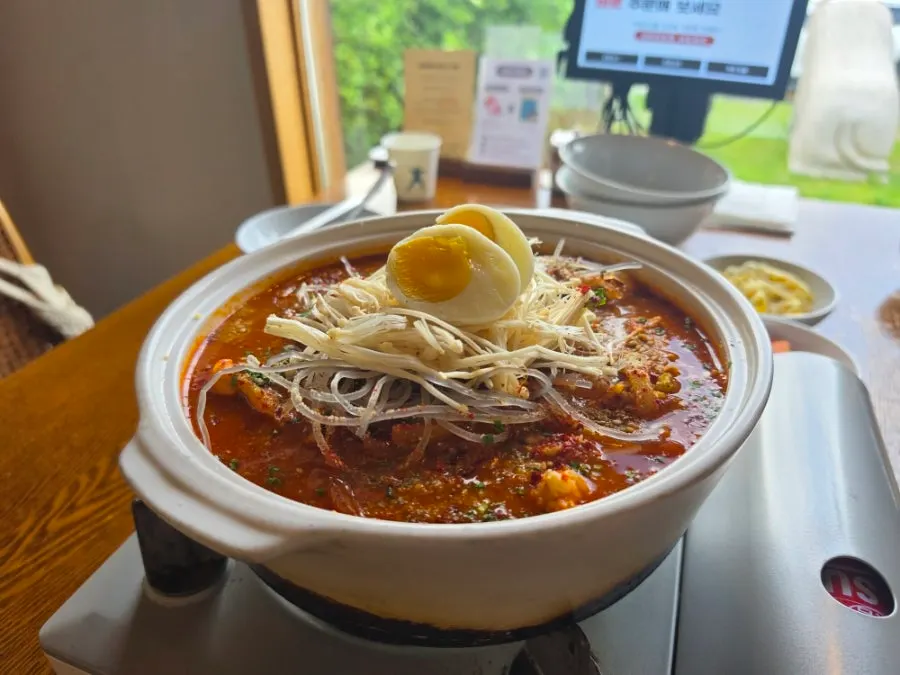 A full serving of tomato cheese dakbokkeumtang