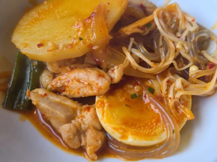 Dakbokkeumtang with egg and vegetables