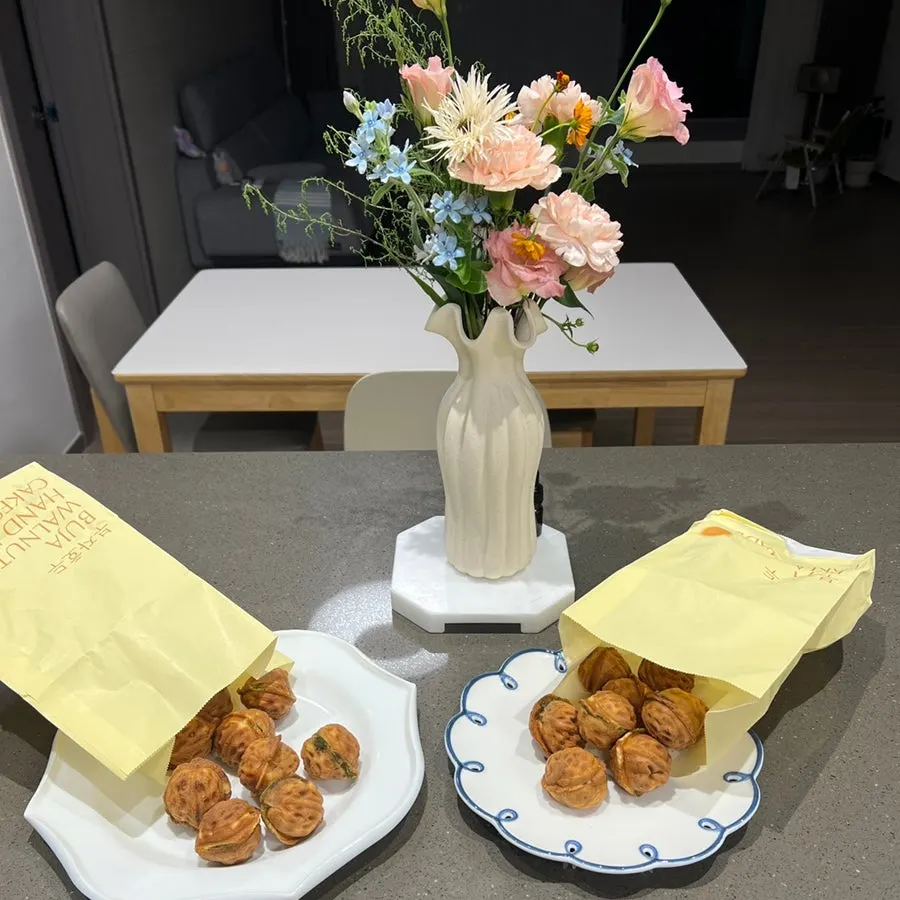 Buja Hodu pastries taken out to eat at home