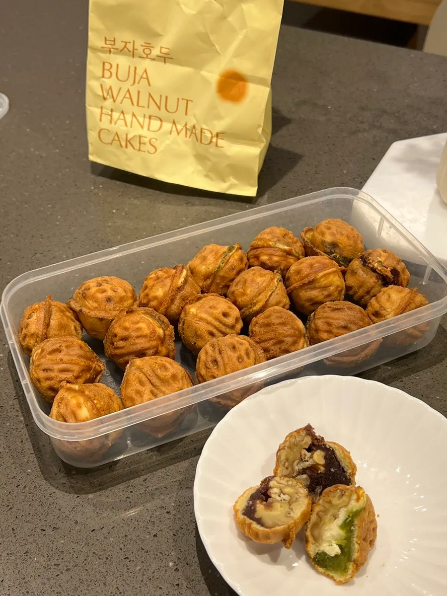 Pea cream cheese and low-sugar red bean paste walnut pastries