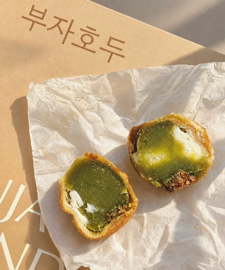 Pea cream cheese walnut pastry flavor