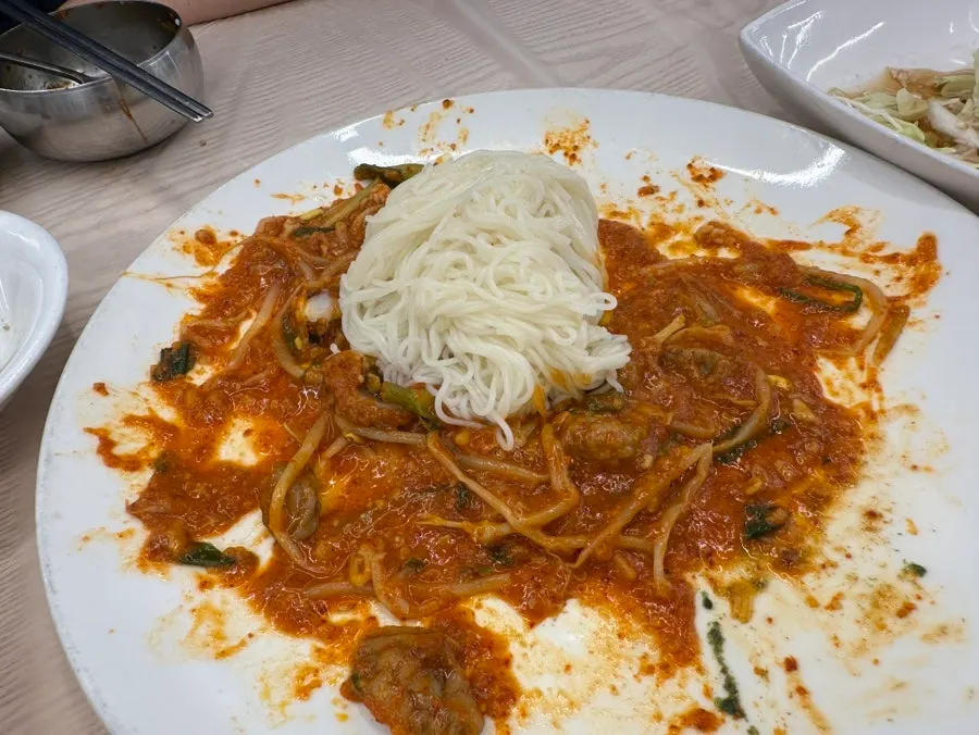 양념에 비벼 먹는 추가 소면