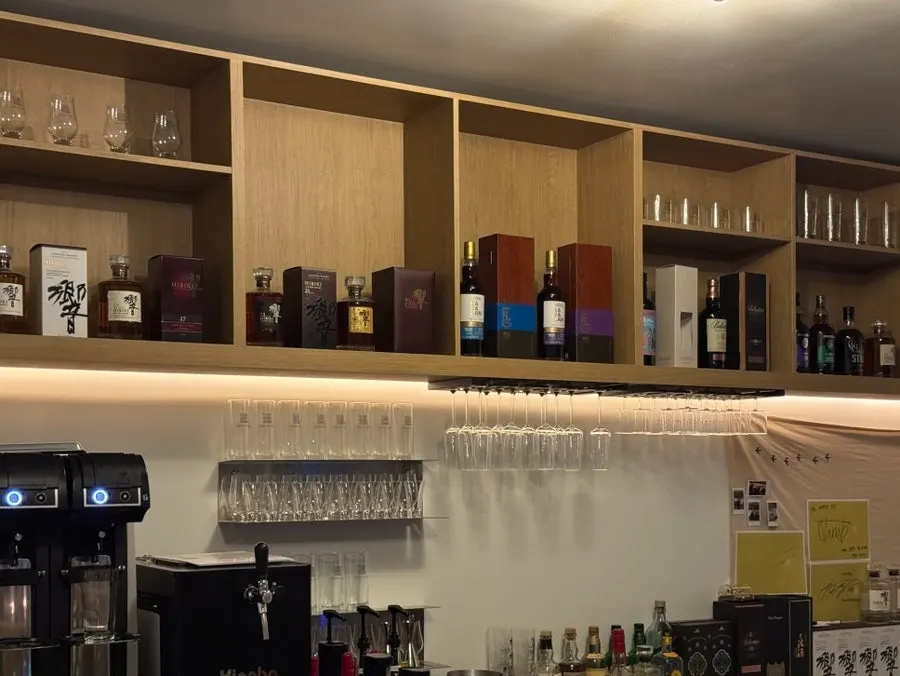 Shelf displaying beer, sake, and whisky
