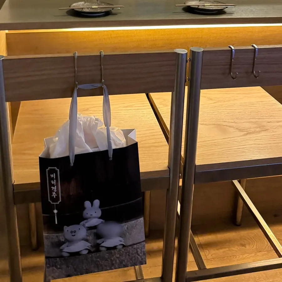 Counter seating with a view of the course being prepared