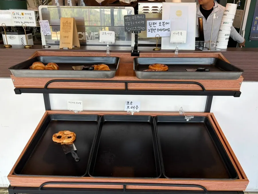 Various cakes displayed in Yard's showcase