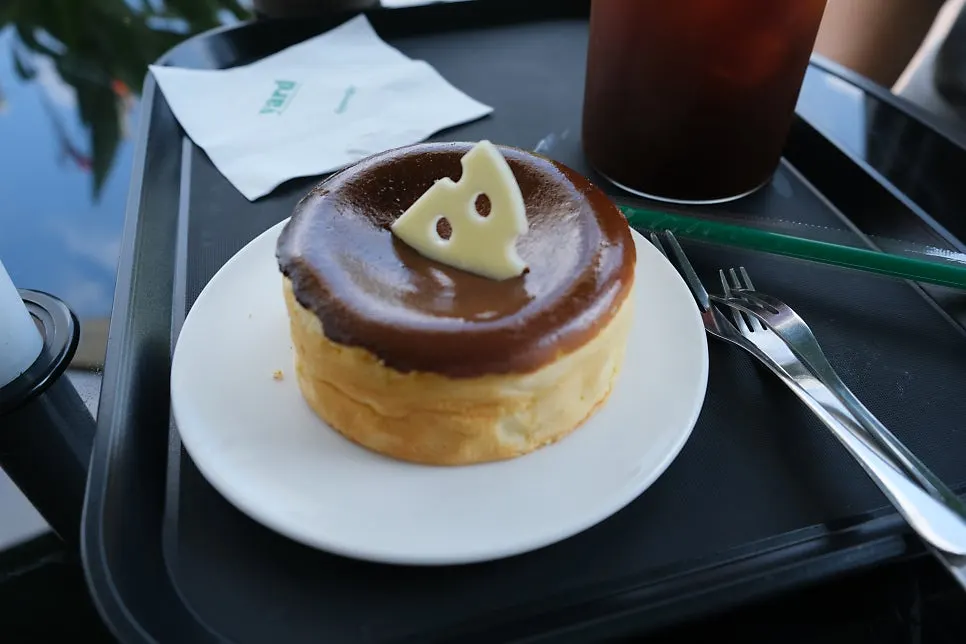 커피와 함께 먹은 야드 치즈케이크