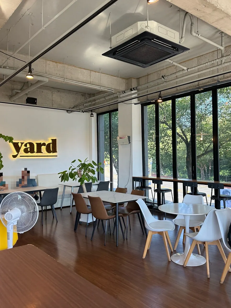 Tables and interior on Yard's first floor
