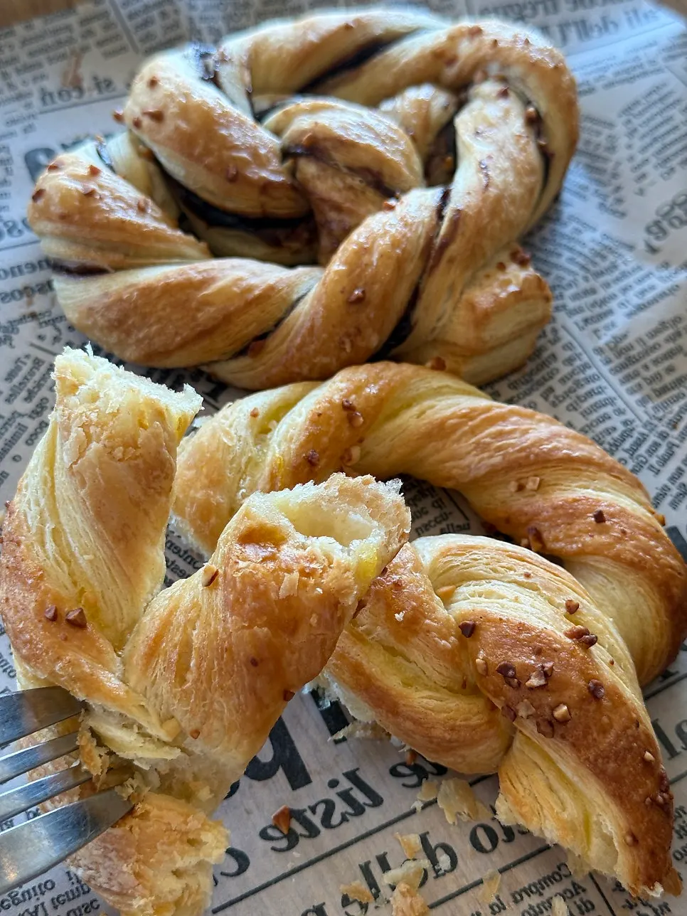 Cross-section of the pastry pretzel filled with cream and chocolate