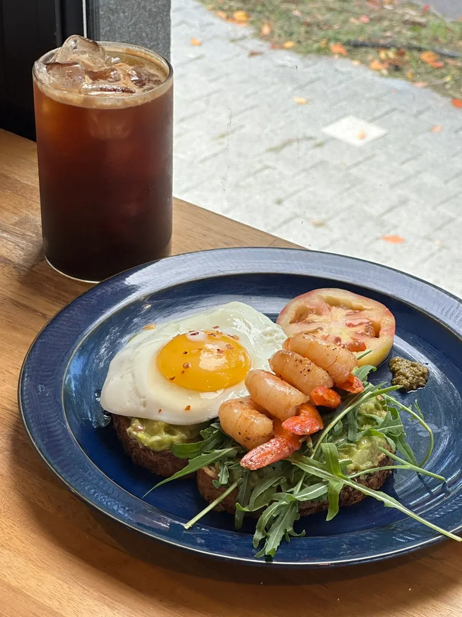 Iced americano served with brunch