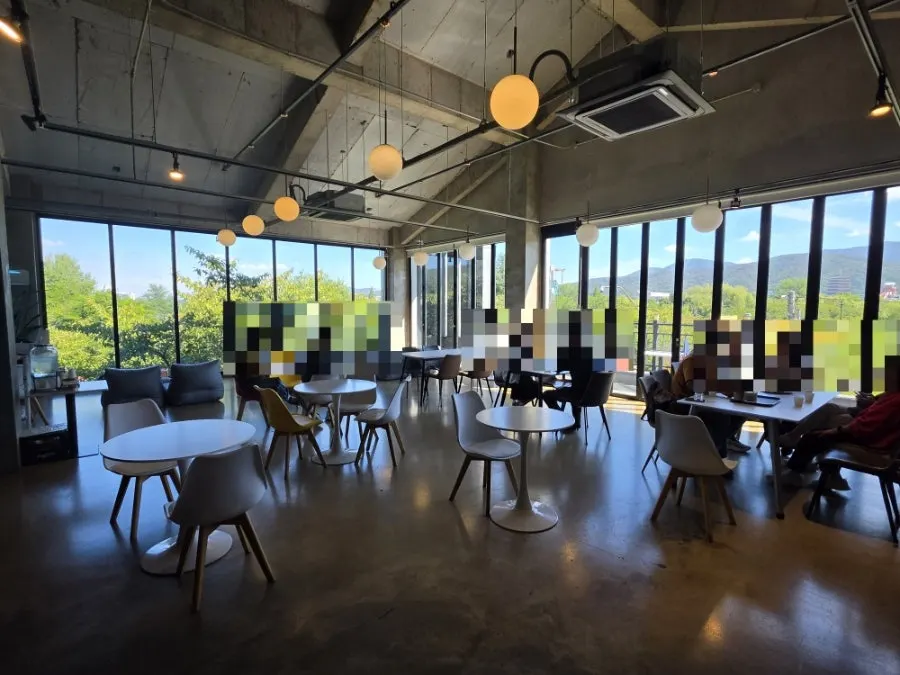 Inside Yard in Gyeongju with floor-to-ceiling windows