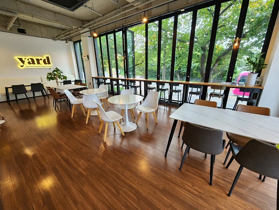 Yard café indoor seating