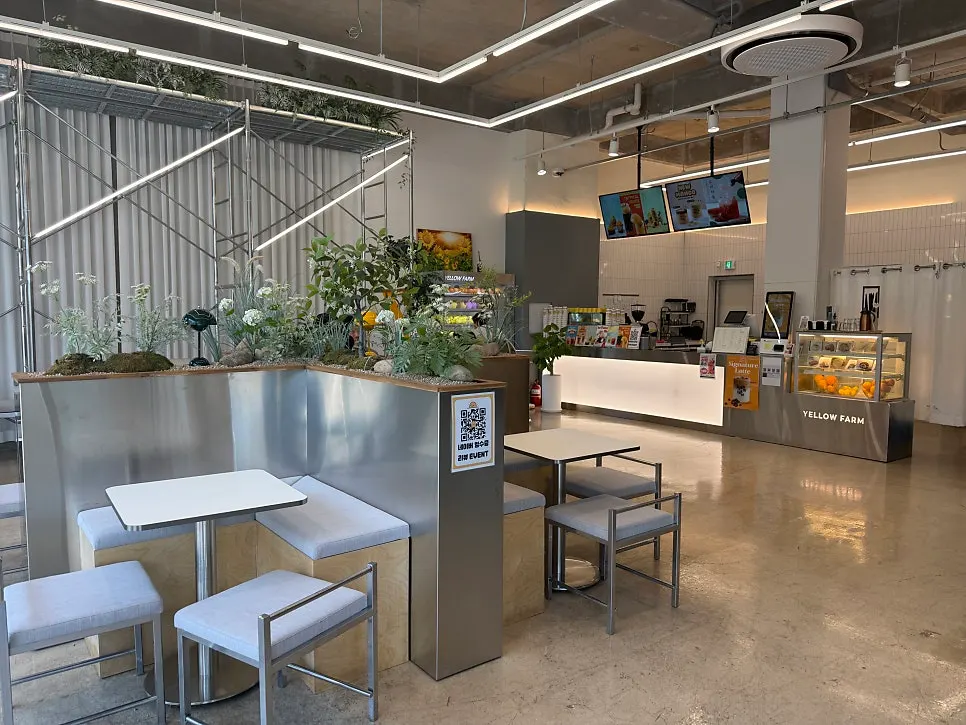 Café interior decorated in a silver-white tone