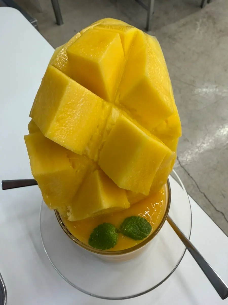 통망고가 올라간 망고스무디