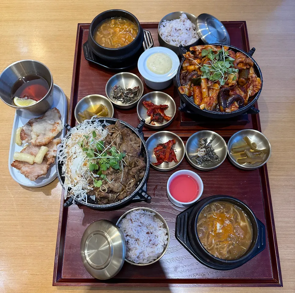 Table setting at Cafe Dongi