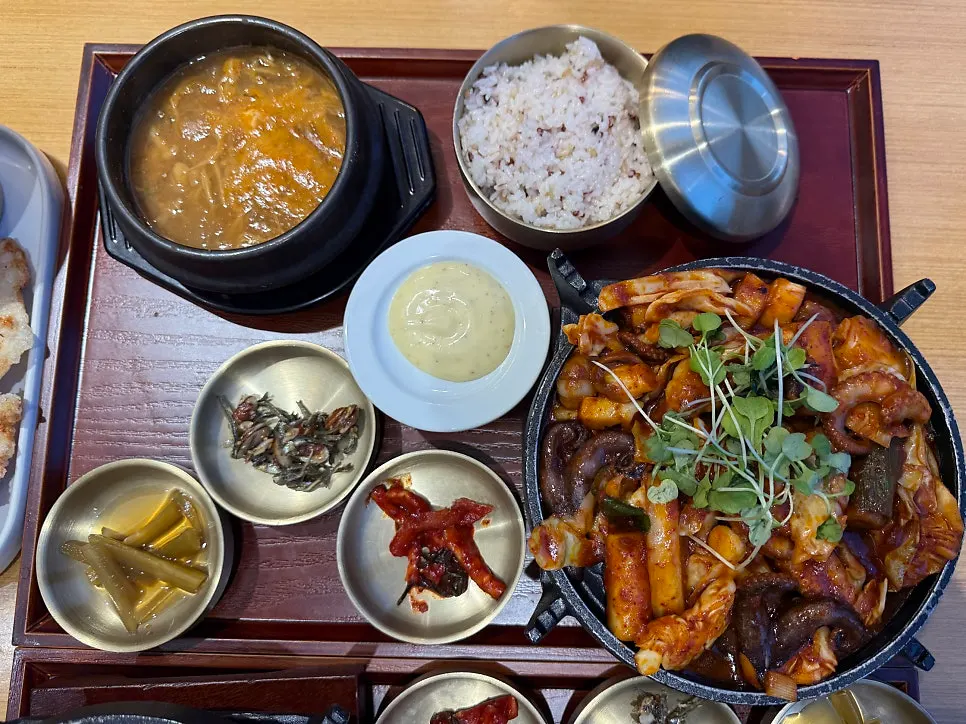Full table spread of stir-fried baby octopus with five-grain rice