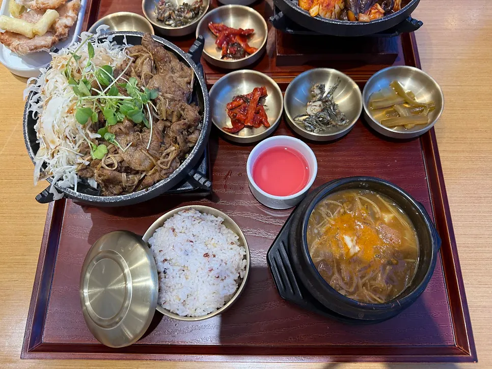 Table spread with the grilled bulgogi order