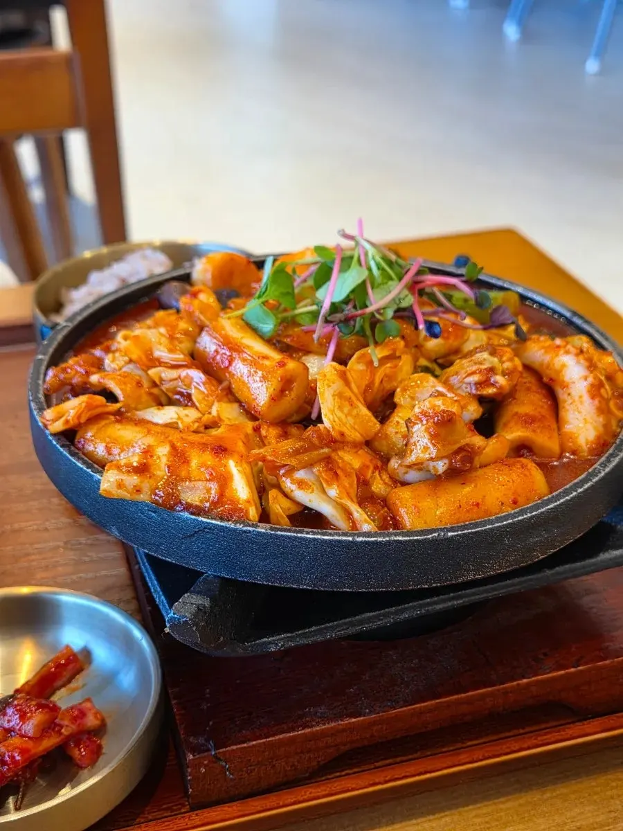 Stir-fried webfoot octopus set meal in an individual brazier