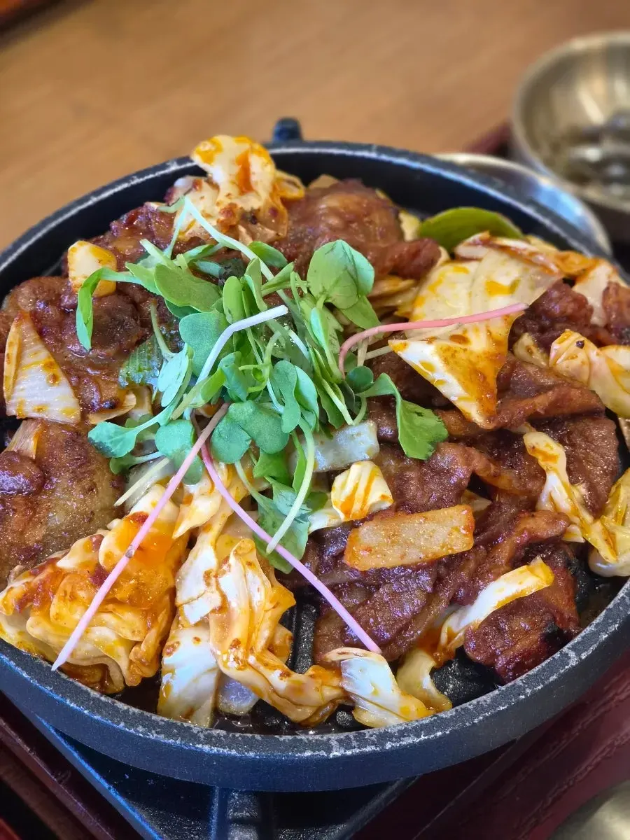 쫄깃한 떡과 쭈꾸미볶음 한정식