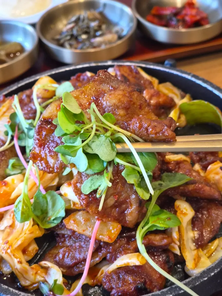1인 화로로 나온 동이불고기 한정식