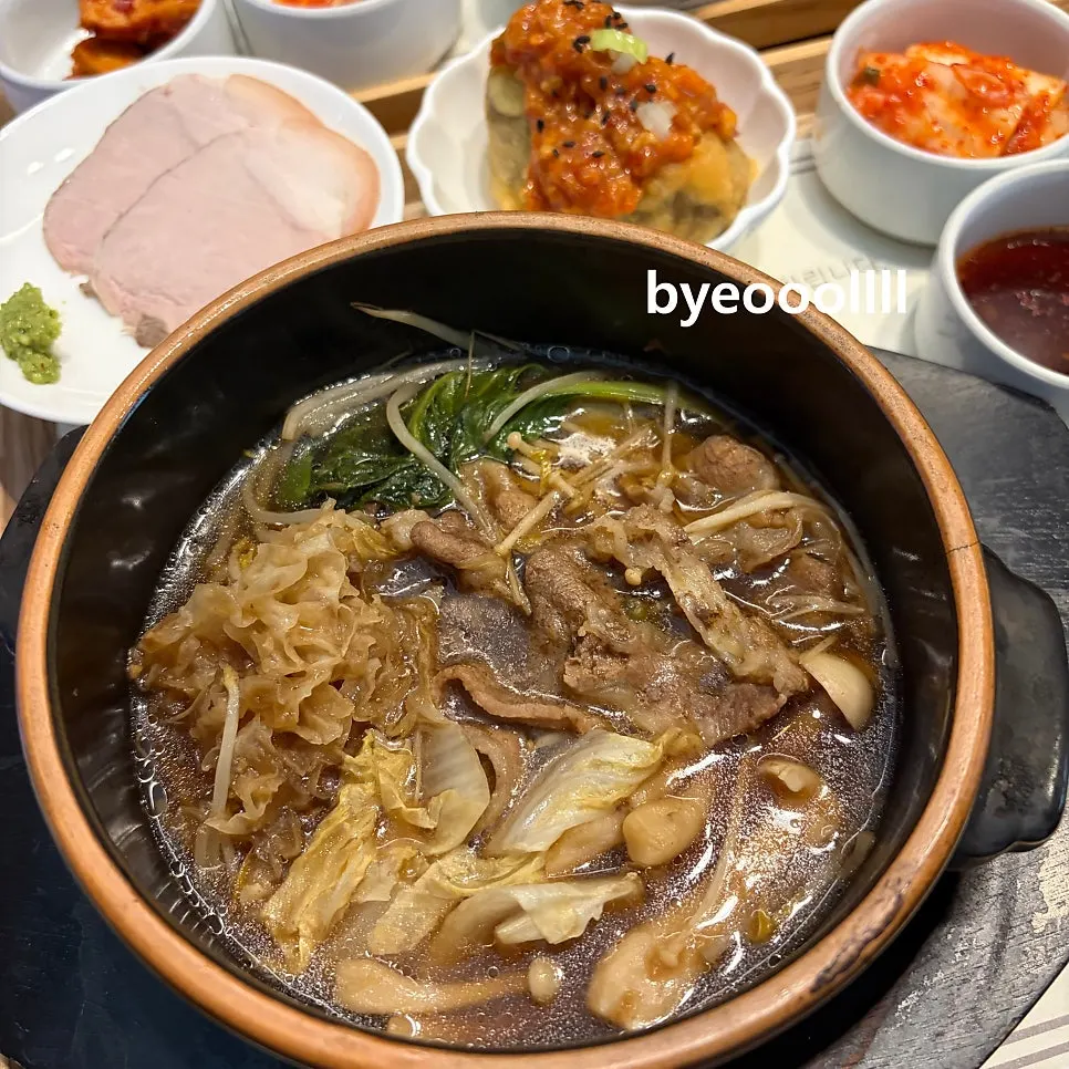 Ttukbaegi with lion's mane mushroom and beef brisket