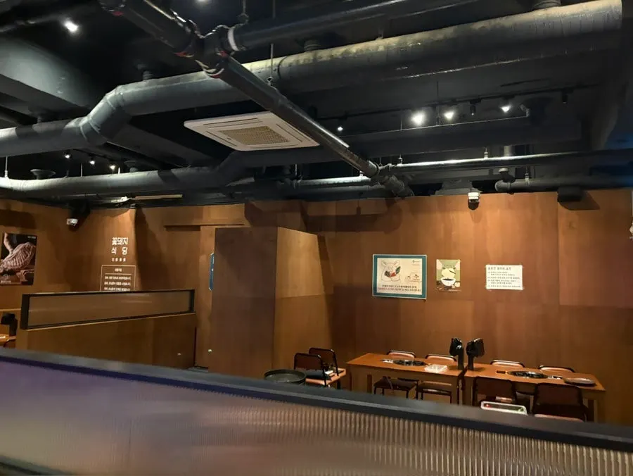 꽃돼지식당 경산점 매장 입구 모습
