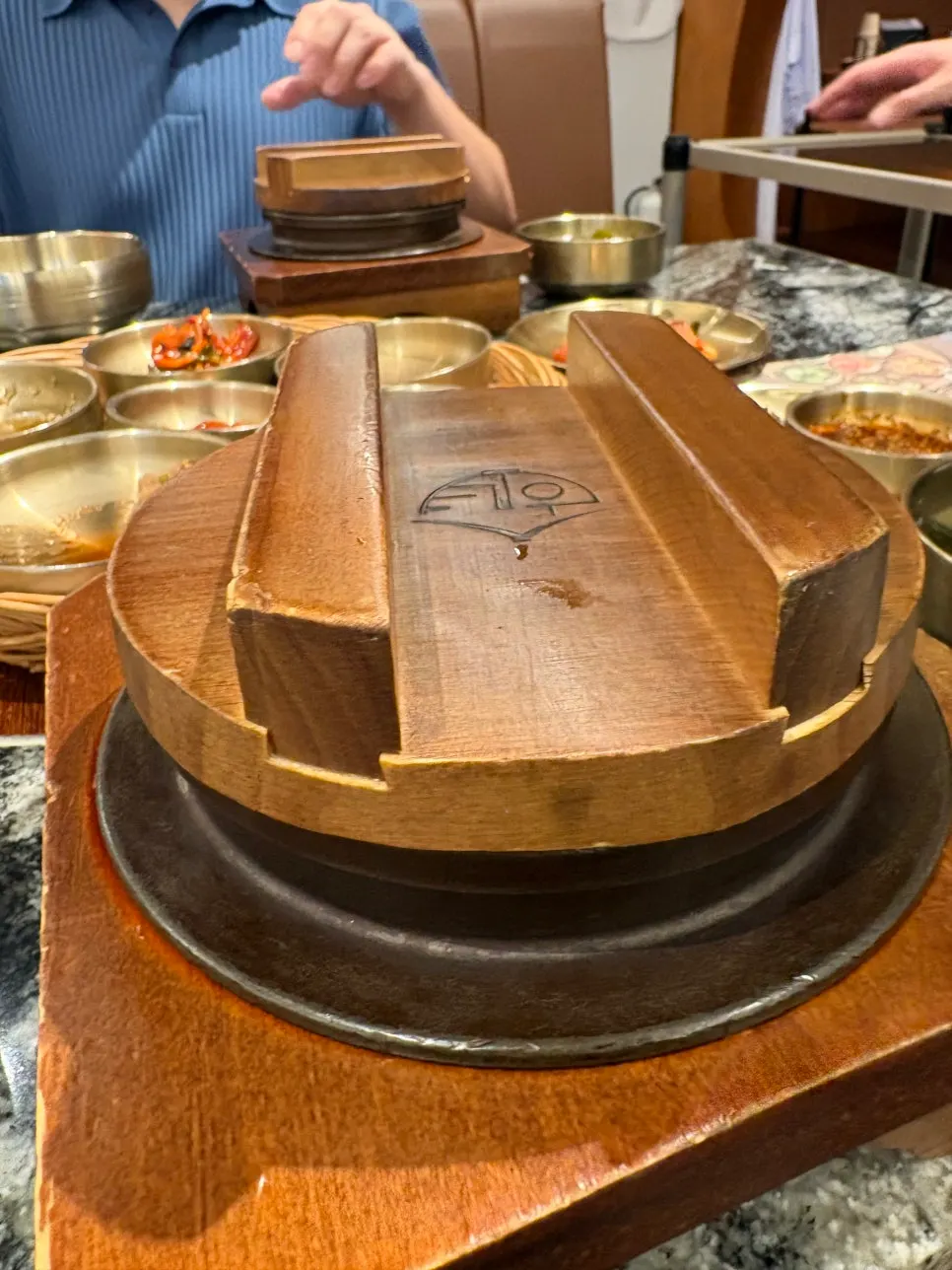 Degustación de tangsuyuk de setas y caballa a la plancha