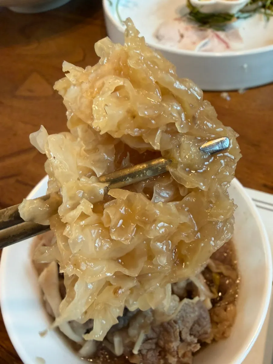 정갈하게 담겨 나온 전복찜