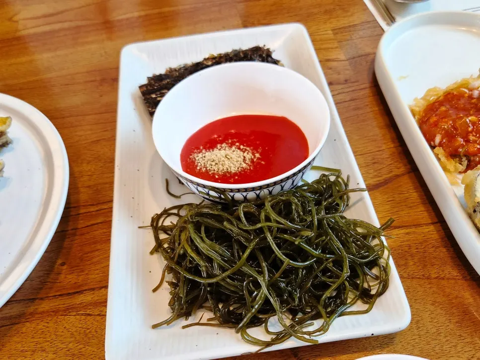 곱창김과 꼬시래기 초장 상차림