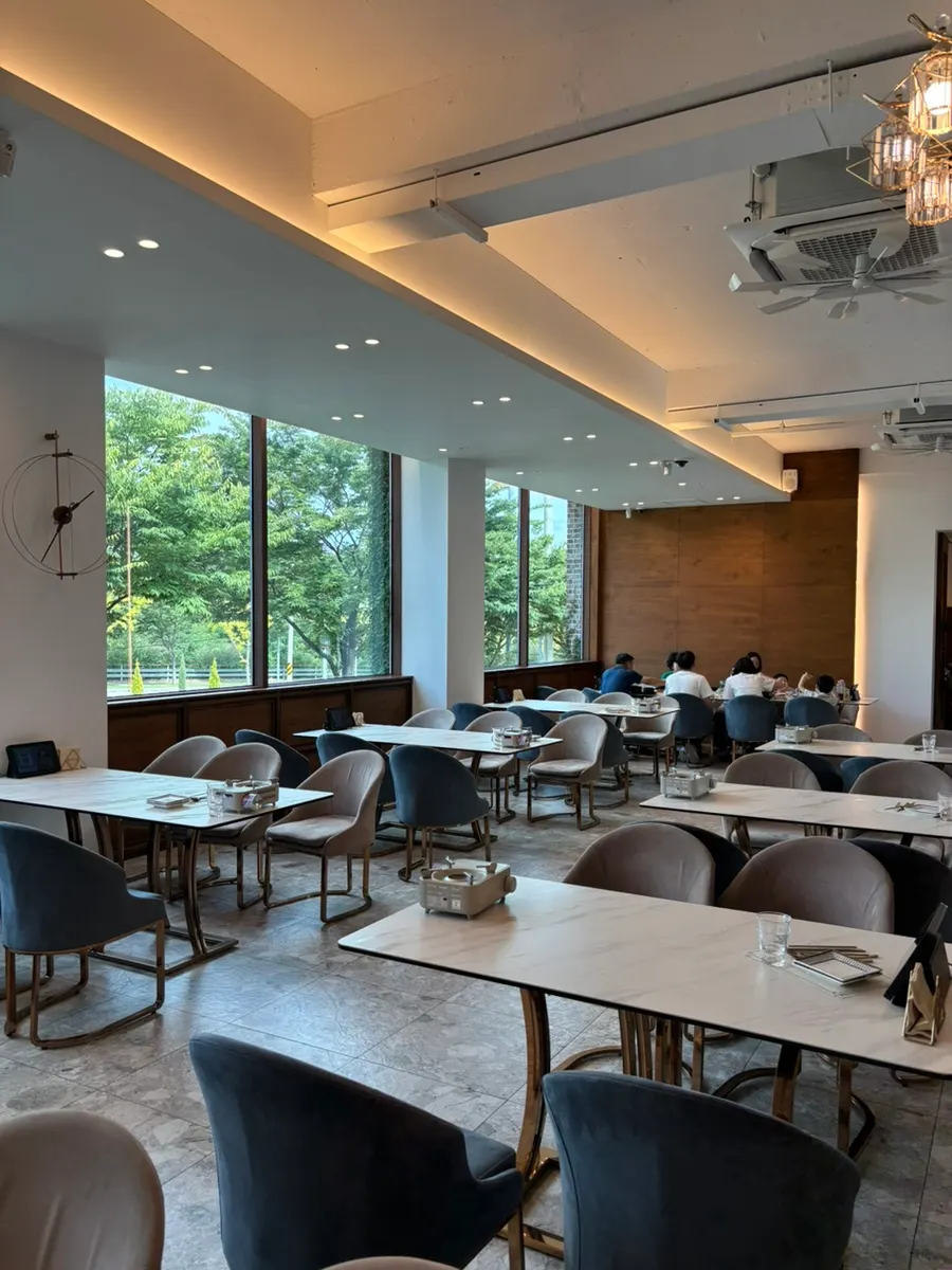 밝고 정돈된 밥을짓다 경산본점 내부
