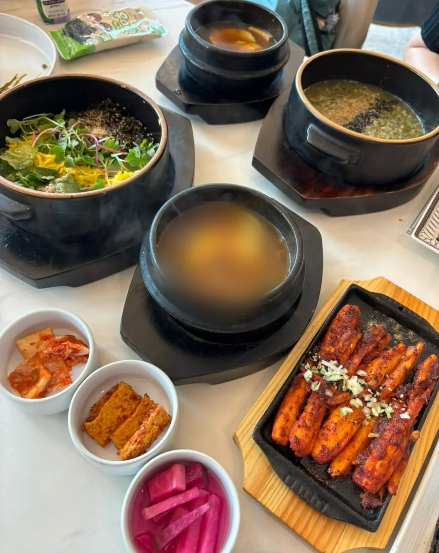 식사와 함께 나온 더덕구이