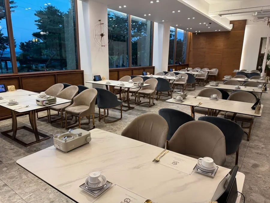Interior of Bapeul Jitda Gyeongsan Main Branch decorated with wooden furniture