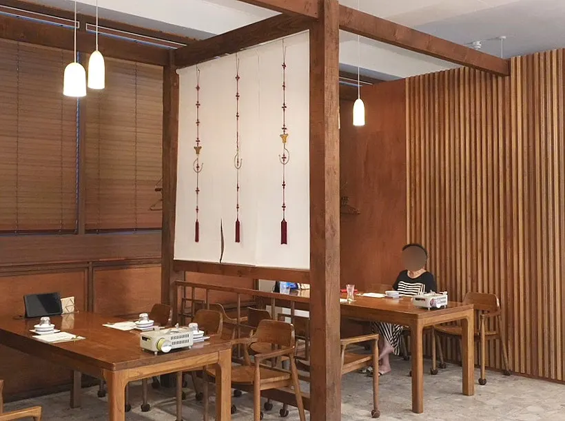 안쪽 분리된 2인 테이블 자리