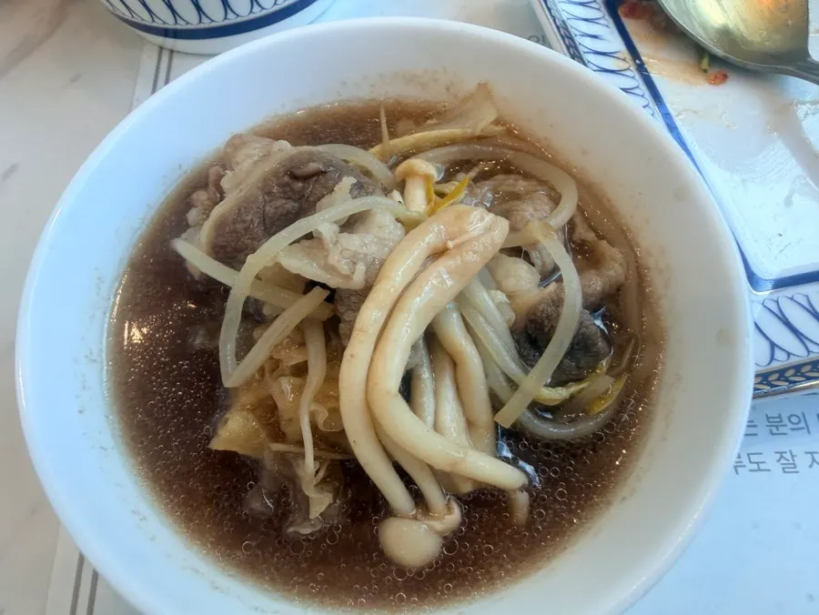Steamed live abalone included in the set