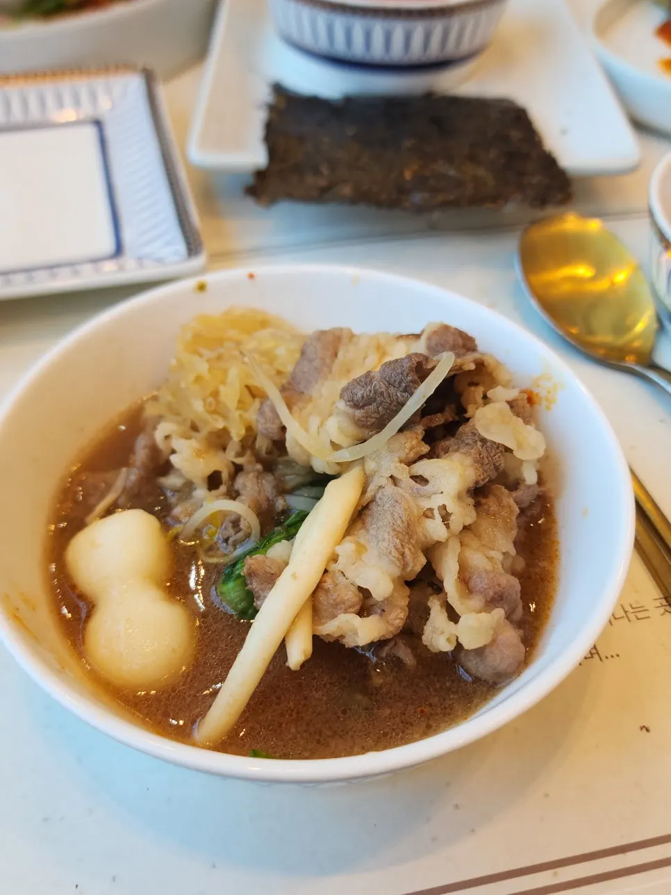 野菜和えと一緒に出てきた冷製ゆで肉