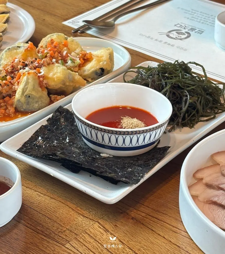 Gopchang gim seaweed and seaweed noodles